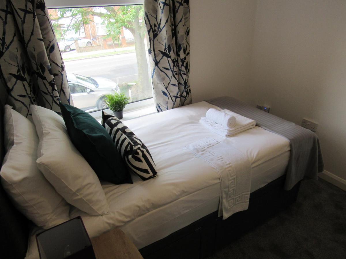 The Cambridge Suites - Tas Accommodations Dış mekan fotoğraf
